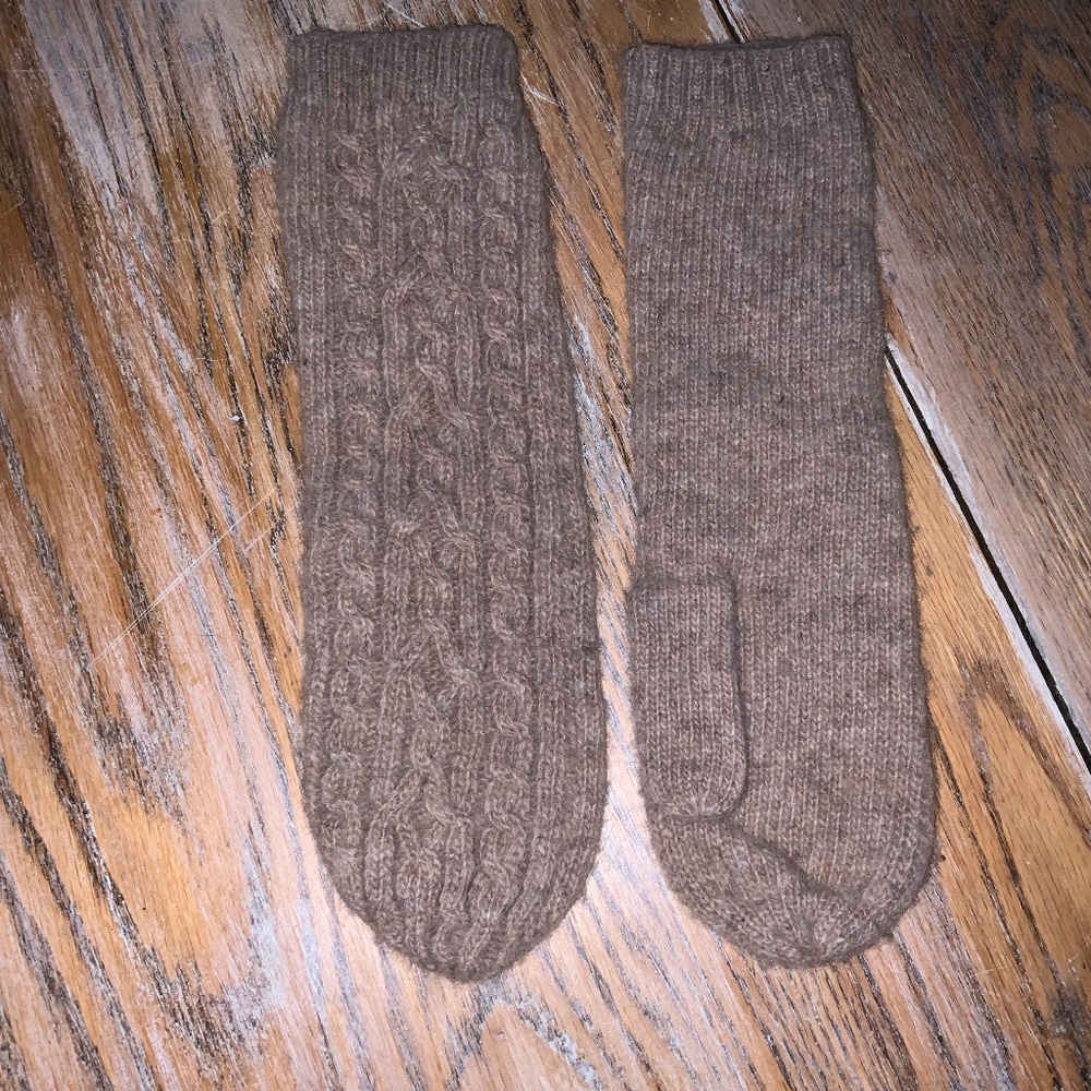 AUCLAIR Wool dark tan cable knit mitten/Med/L